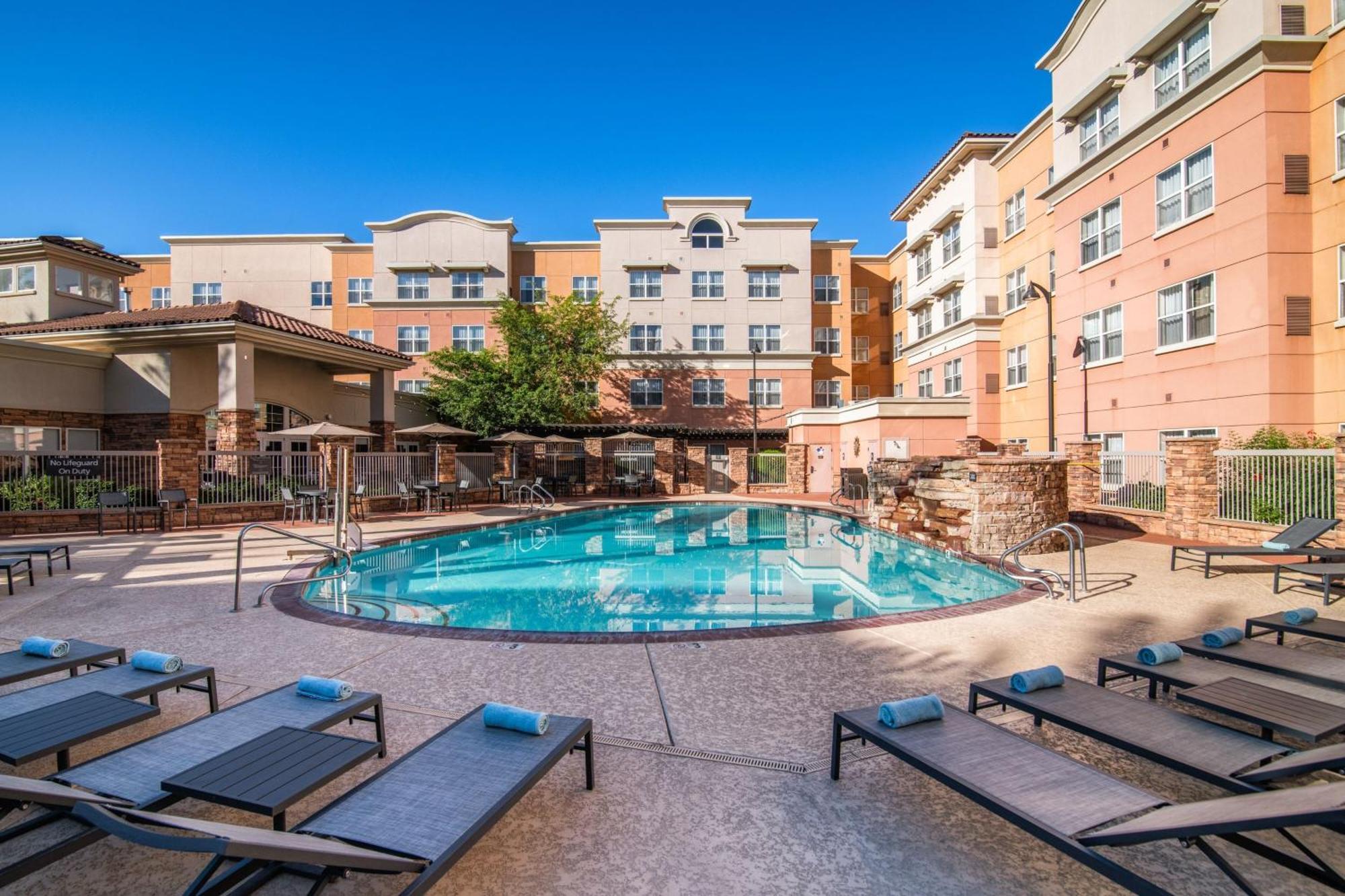 Residence Inn Phoenix Glendale Sports & Entertainment District Eksteriør billede